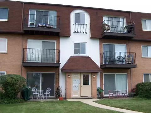 9464 Bay Colony Dr #2N, Des Plaines, IL 60016