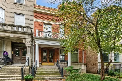 851 W Oakdale Ave, Chicago, IL 60657