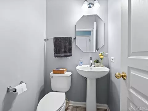 Bath - 1114 Bromley Ct, Aurora, IL 60502 photo 1 of 3