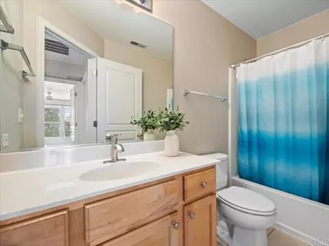 Bath - 1114 Bromley Ct, Aurora, IL 60502 photo 3 of 3