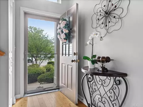 Entry Way - 1114 Bromley Ct, Aurora, IL 60502 photo 1 of 2