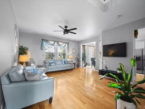 Living - 1114 Bromley Ct, Aurora, IL 60502 photo 3 of 5