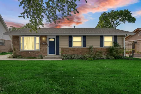 13000 W Playfield Dr, Crestwood, IL 60418