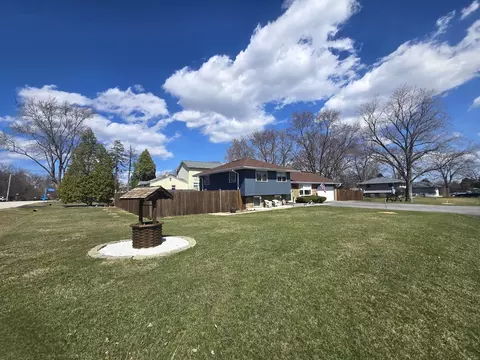 21 W W332 W Sidney Ave, Lombard, IL 60148