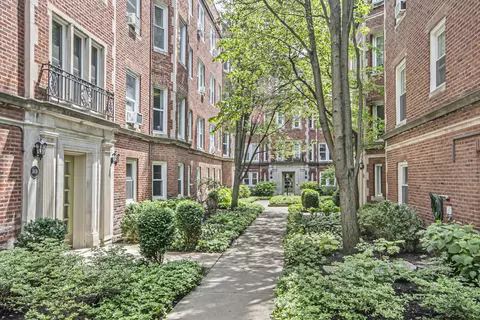 1413 W Farwell Ave #C1, Chicago, IL 60626