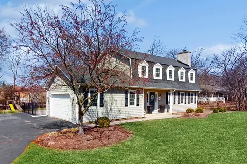 817 Plamondon Rd, Wheaton, IL 60189 photo 2