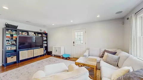 817 Plamondon Rd, Wheaton, IL 60189 photo 8