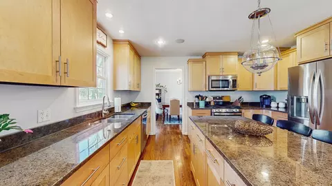 817 Plamondon Rd, Wheaton, IL 60189 photo 7