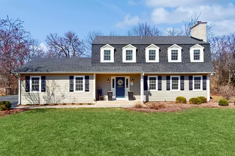 817 Plamondon Rd, Wheaton, IL 60189
