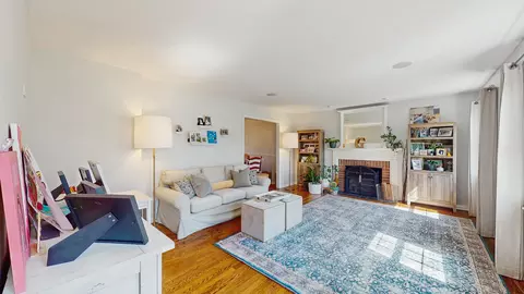 817 Plamondon Rd, Wheaton, IL 60189 photo 4