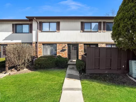 7343 Country Creek Way #3, Downers Grove, IL 60516
