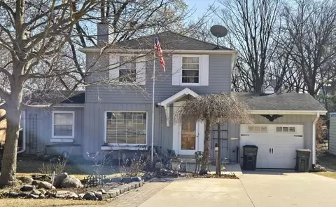 425 E Austin Ave, Libertyville, IL 60048