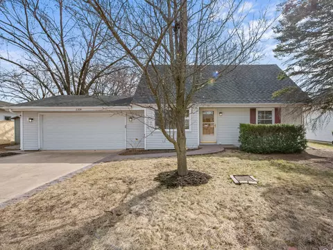 2304 Highland Dr, Sycamore, IL 60178