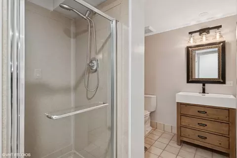 Bath - 60 Park Ln, Golf, IL 60029 photo 5 of 5