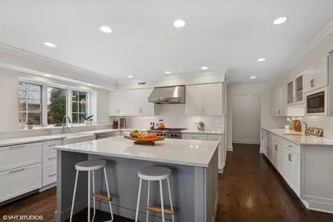 Kitchen - 60 Park Ln, Golf, IL 60029 photo 1 of 6