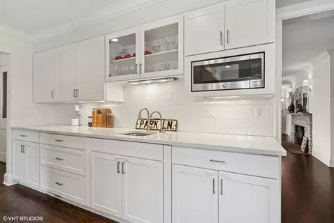 Kitchen - 60 Park Ln, Golf, IL 60029 photo 4 of 6