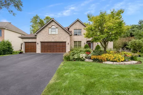 2438 River Woods Dr, Naperville, IL 60565