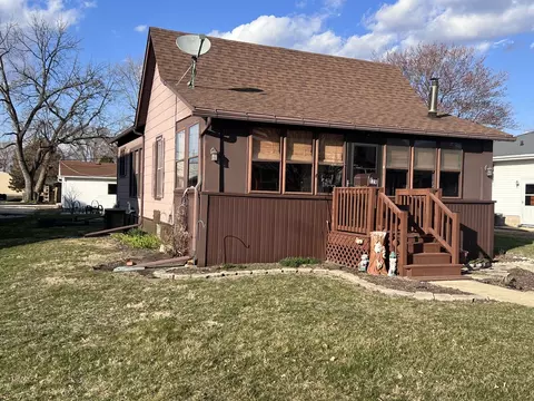 229 E State St, Paxton, IL 60957