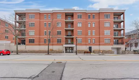 210 N Addison Ave #206, Elmhurst, IL 60126