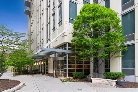 720 N Larrabee St #905, Chicago, IL 60654