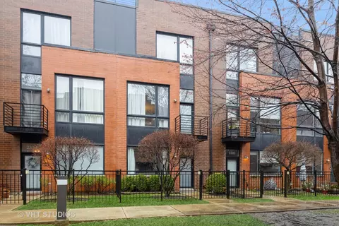 2337 W George St, Chicago, IL 60618