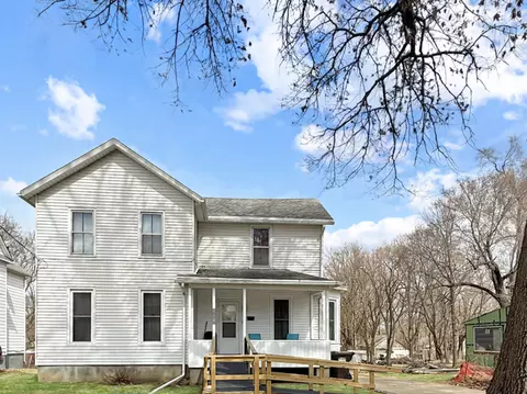 624 E Pleasant St, Freeport, IL 61032