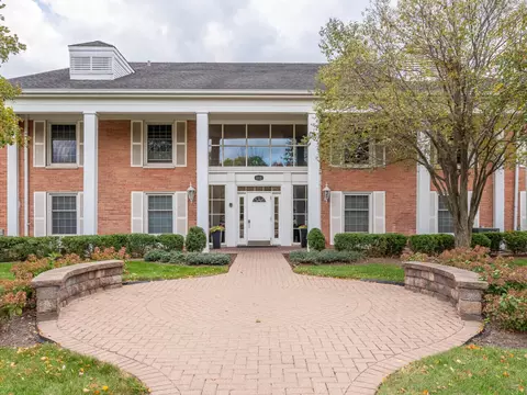 112 Carriage Way Dr #205A, Burr Ridge, IL 60527