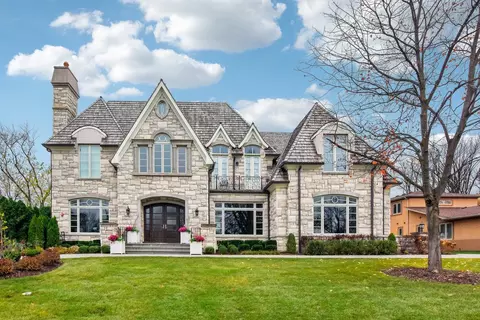 28 Sheffield Ln, Oak Brook, IL 60523