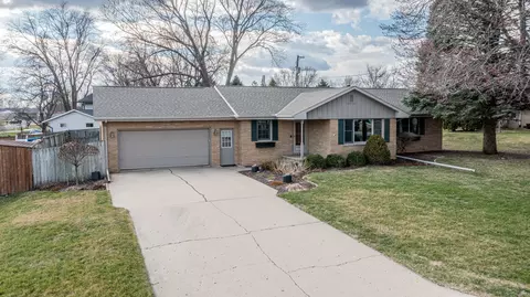 2012 Gwendolyn Ave, Mendota, IL 61342