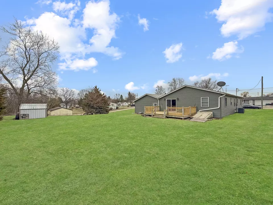 Exterior - 415 Grove, Lena, IL 61048 photo 4 of 7