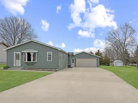 Exterior - 415 Grove, Lena, IL 61048 photo 1 of 7