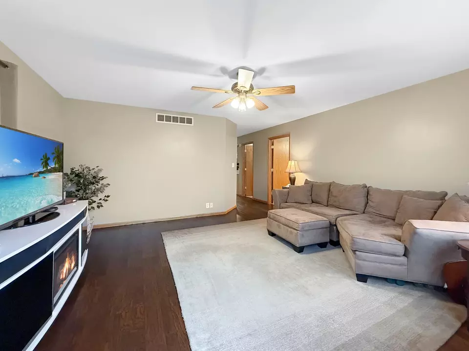 Living - 415 Grove, Lena, IL 61048 photo 4 of 6