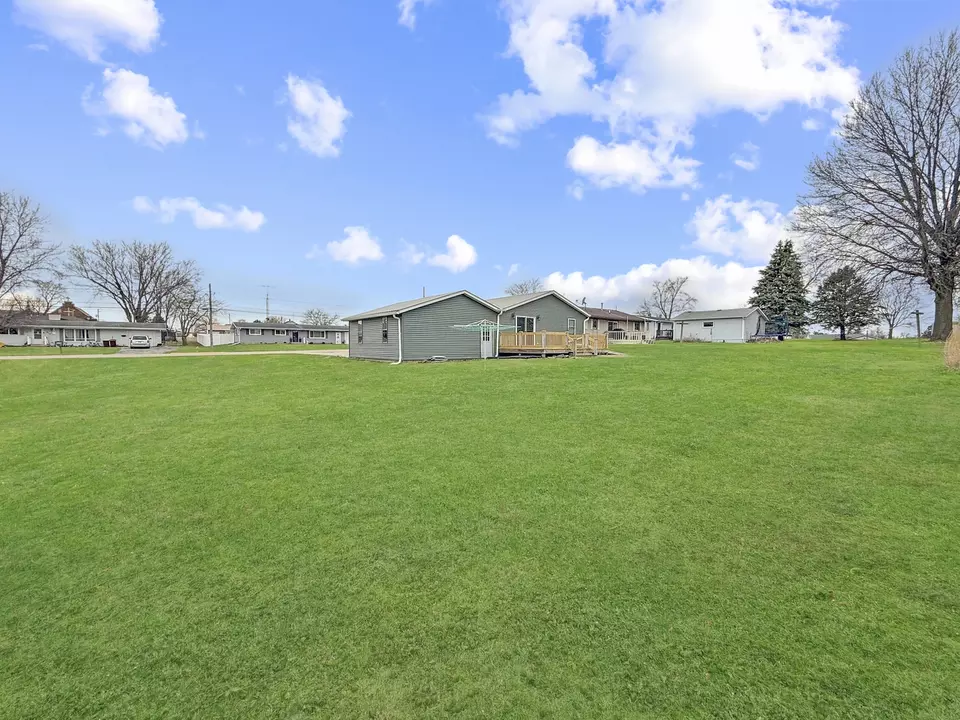 Exterior - 415 Grove, Lena, IL 61048 photo 5 of 7