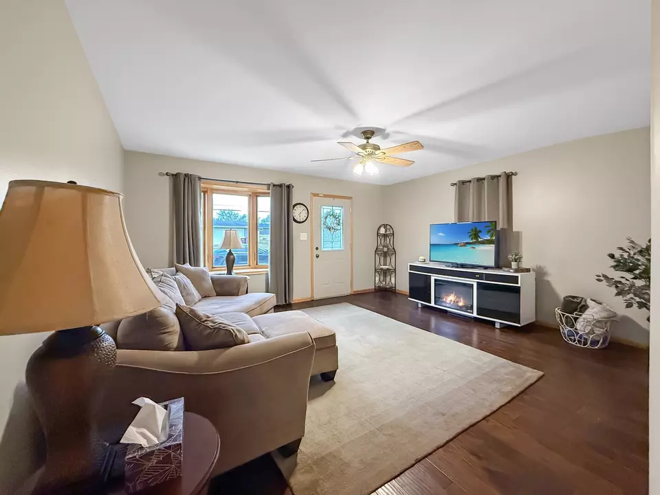 Living - 415 Grove, Lena, IL 61048 photo 5 of 6