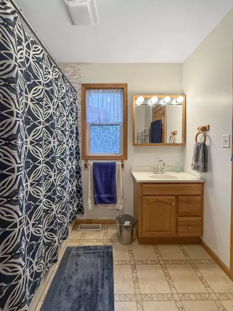 Bath - 415 Grove, Lena, IL 61048 photo 1 of 5