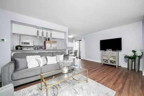 1681 Cornell Dr, Hoffman Estates, IL 60169 photo 3