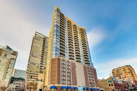 645 N Kingsbury St #1009, Chicago, IL 60654