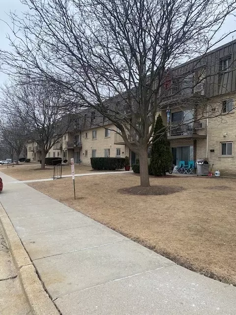 577 Fairway View Dr #7-1K, Wheeling, IL 60090