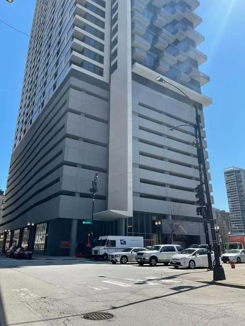 235 W Van Buren St #1702, Chicago, IL 60607