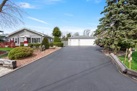 4102 Barry Ln, Oak Forest, IL 60452