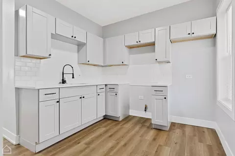 6810 S Champlain Ave, Chicago, IL 60637 photo 9