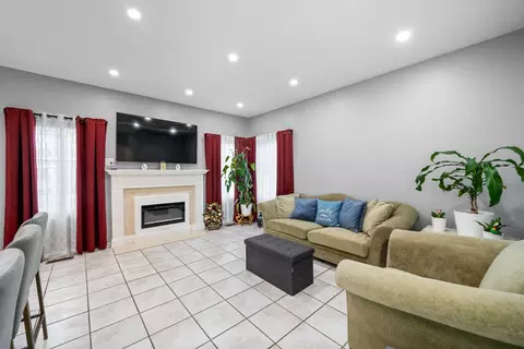 224 Cedarfield Dr, Bartlett, IL 60103 photo 4
