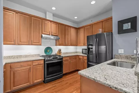 394 Broadmoor Ln, Bartlett, IL 60103 photo 8