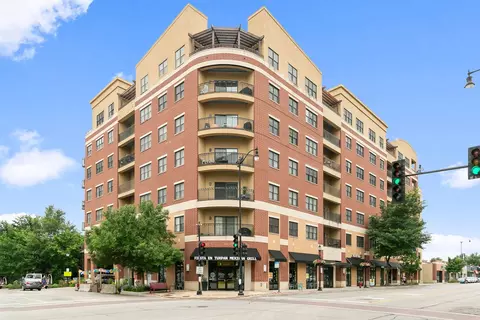 4953 Oakton St #403, Skokie, IL 60077