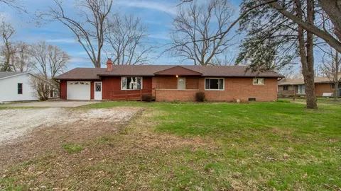107 Gilmore Ave, Le Roy, IL 61752