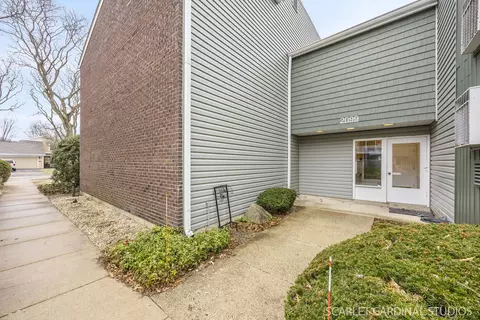 2099 Creekside Dr #1-1, Wheaton, IL 60189