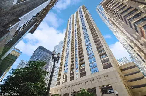 200 N Dearborn St #4004, Chicago, IL 60601