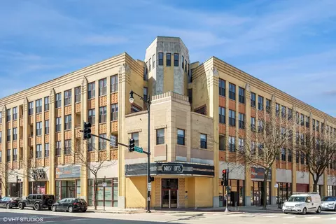 1645 W School St #405, Chicago, IL 60657