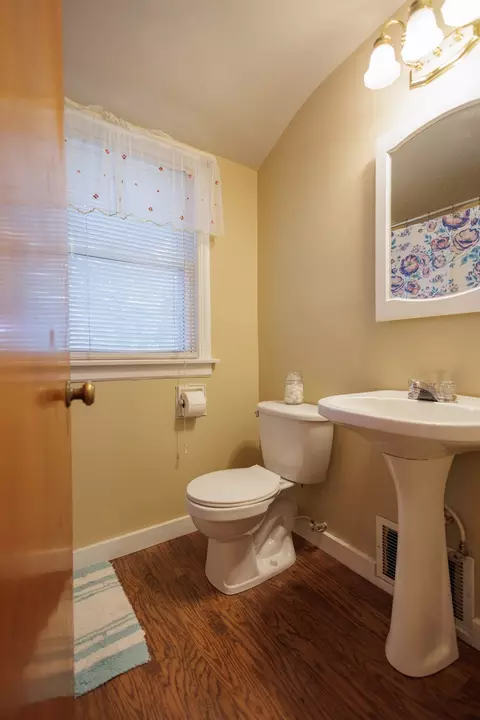 Bath - 1975 E Linden St, Kankakee, IL 60901 photo 2 of 3