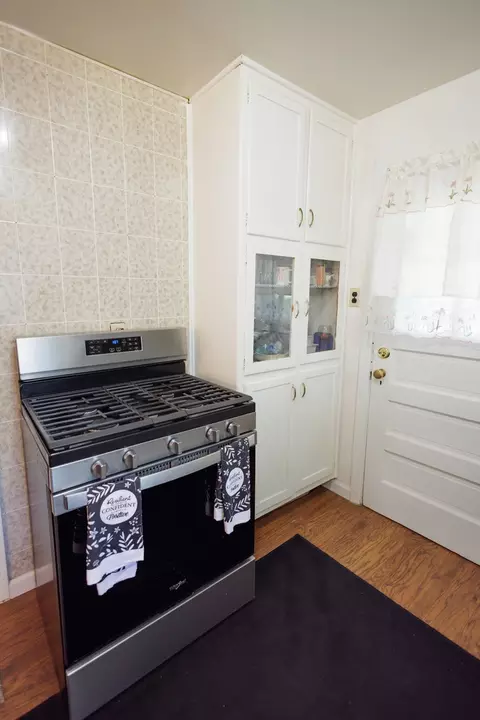 Kitchen - 1975 E Linden St, Kankakee, IL 60901 photo 3 of 4